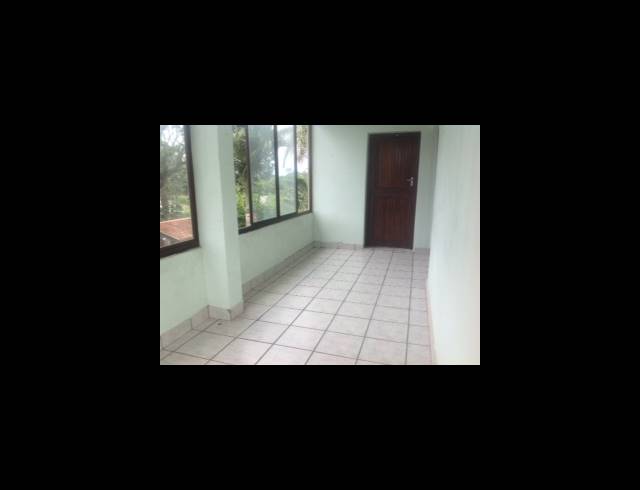 2 BEDROOM FLAT TO LET IN UMTENTWENI